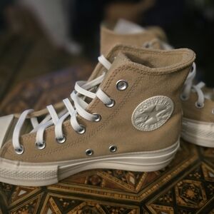 Converse High-Top Sneakers in Tan Suede Size 7 Platform